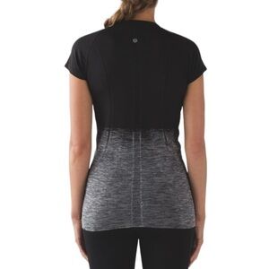 Lululemon Swiftly Tech Short Sleeve Crew
White / Black size 6